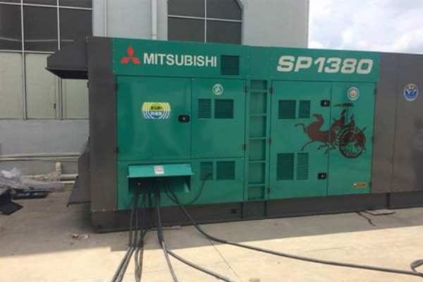 花山为什么有些柴油发电机组的输出电压可以调节？