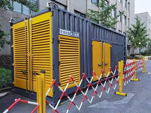 花山如何使用转速表检查发动机的转速？