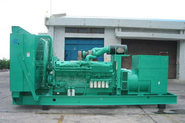 花山工厂发电机应急发电时如何更准确地检查发电机状态？