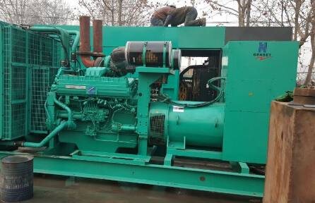 花山发电机组如何判断水冷式机油散热器内部是否需要清洗？