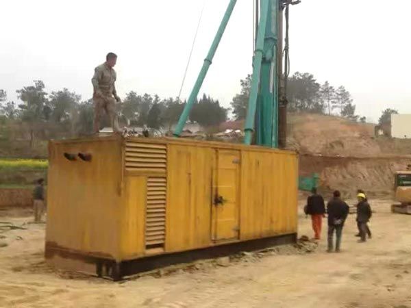 花山如何判断水冷式机油散热器密封件是否需要更换？